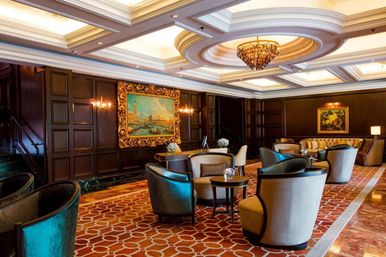 The Ritz-Carlton, Kuala Lumpur Hotel Exterior foto The lobby of the hotel