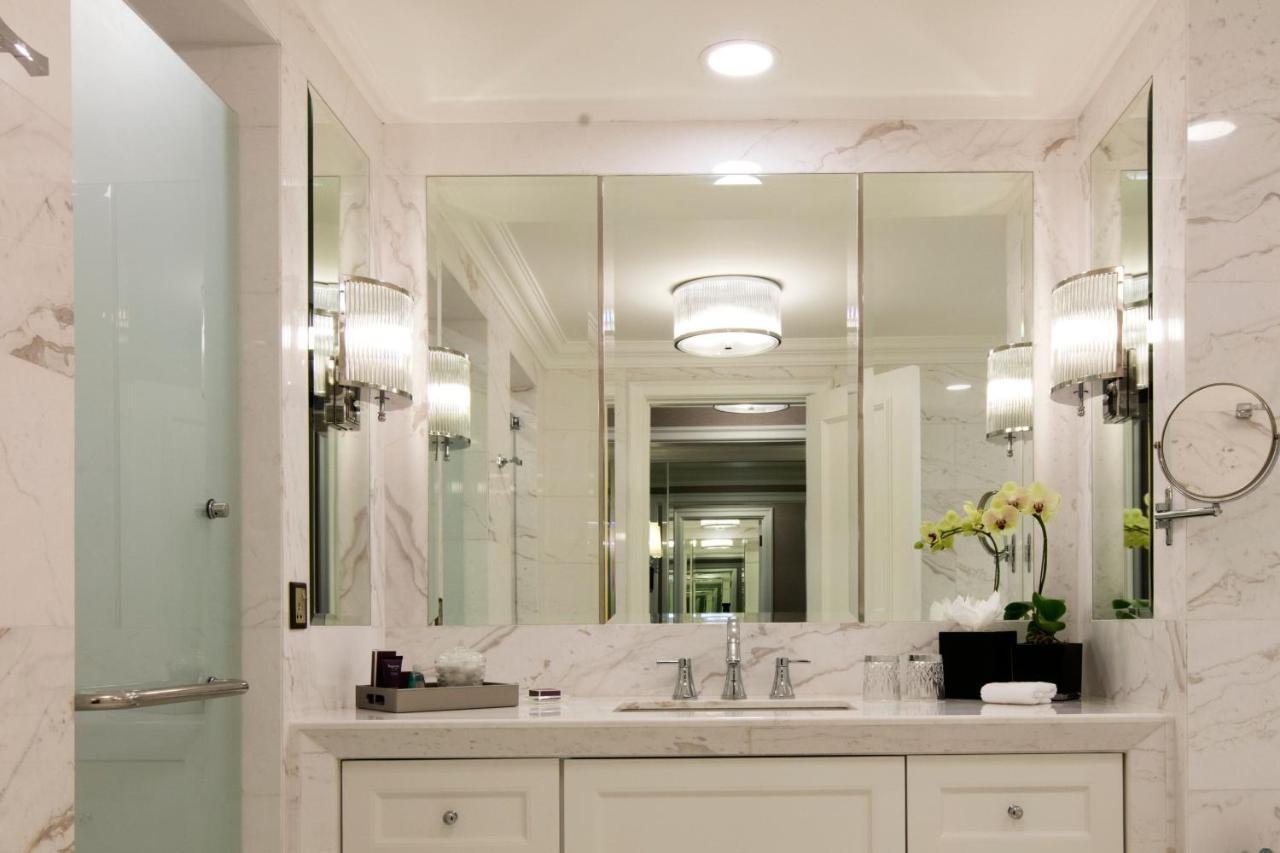 The Ritz-Carlton, Kuala Lumpur Hotel Exterior foto Bathroom vanity