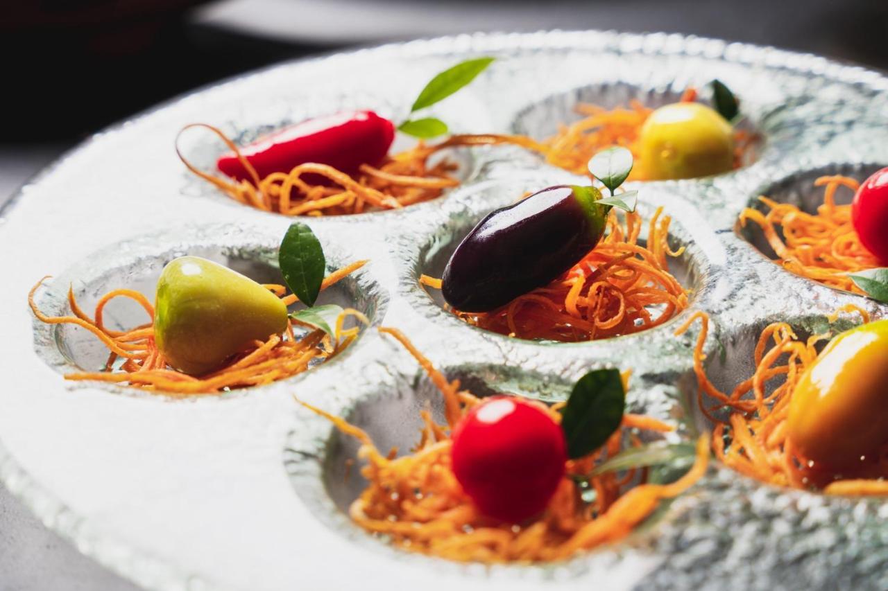 The Ritz-Carlton, Kuala Lumpur Hotel Exterior foto Canapés