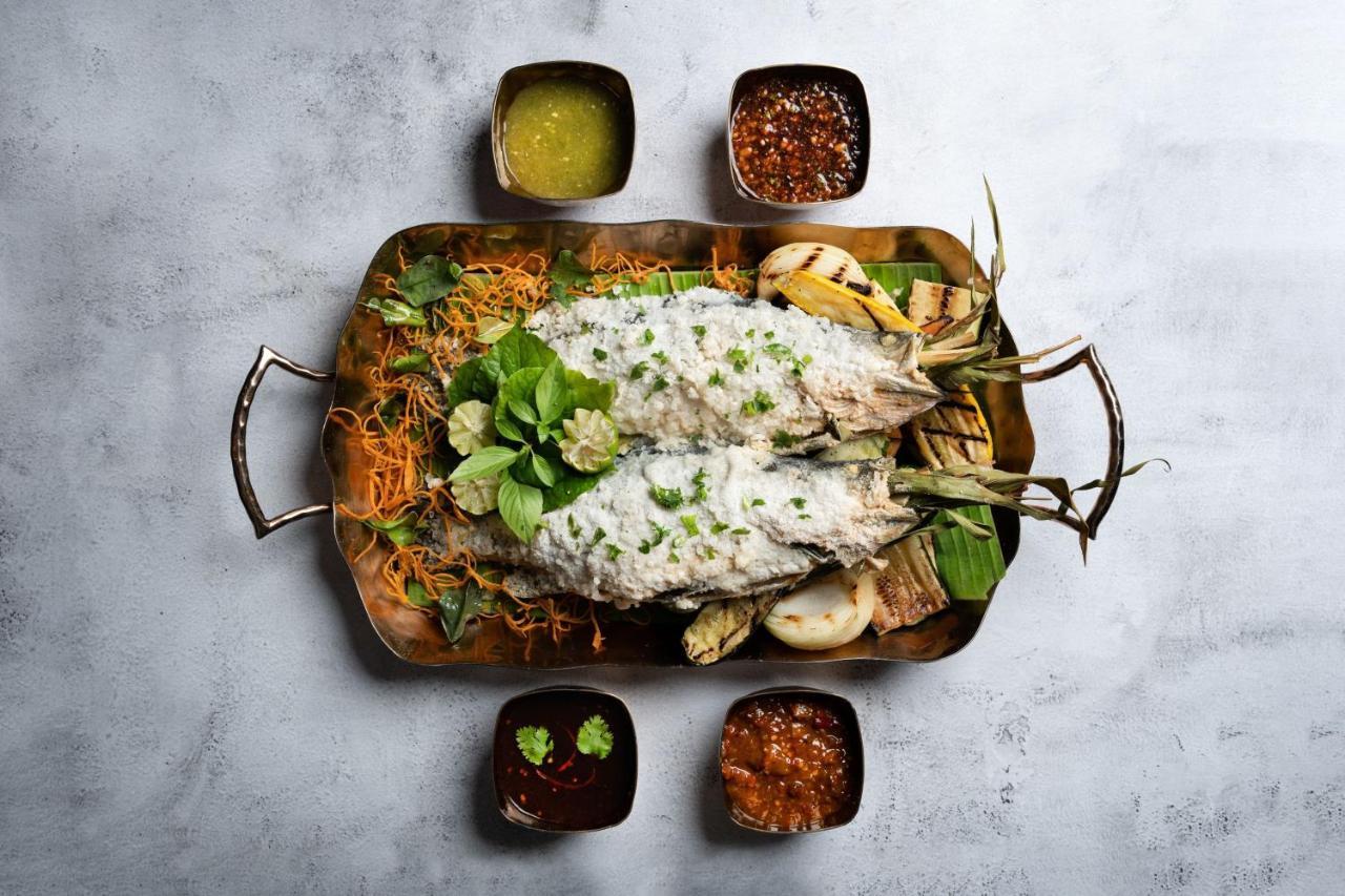 The Ritz-Carlton, Kuala Lumpur Hotel Exterior foto A dish of Thai-style grilled grouper