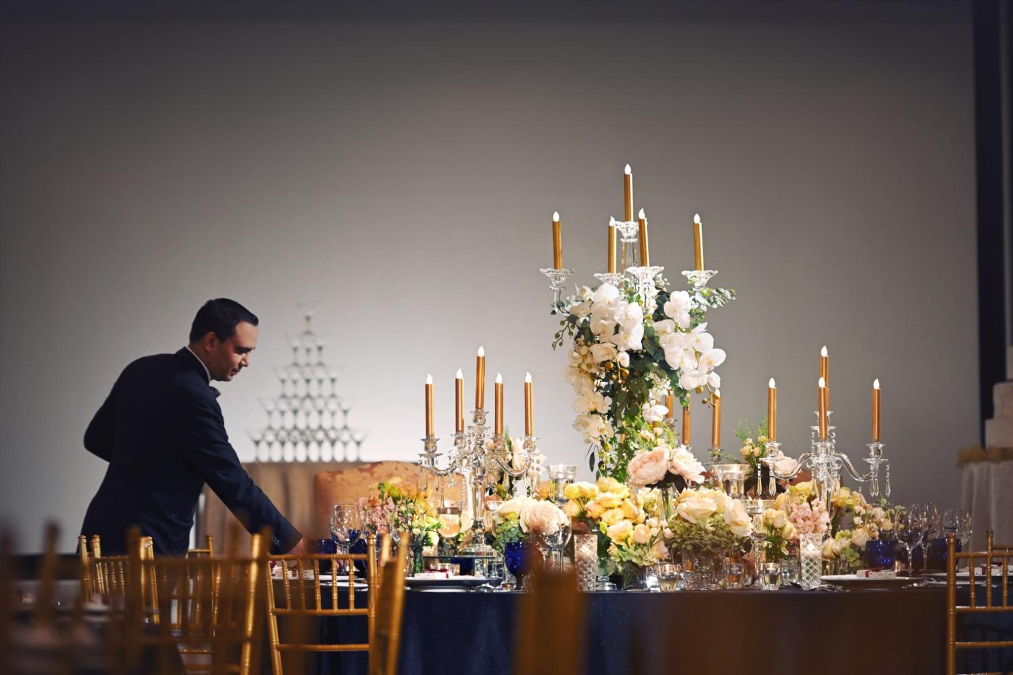 The Ritz-Carlton, Kuala Lumpur Hotel Exterior foto A wedding planner at work