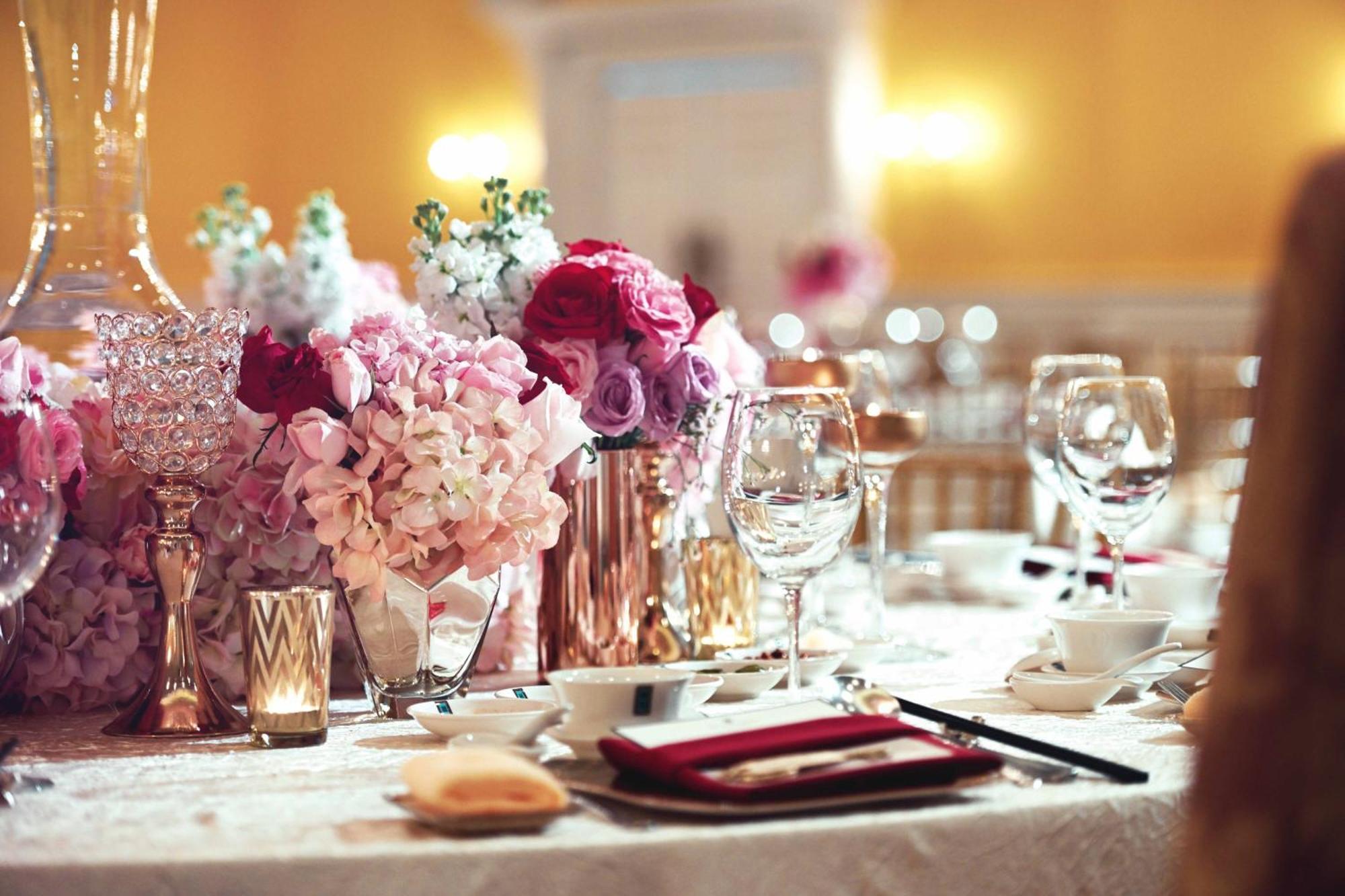 The Ritz-Carlton, Kuala Lumpur Hotel Exterior foto A table set for a formal dinner