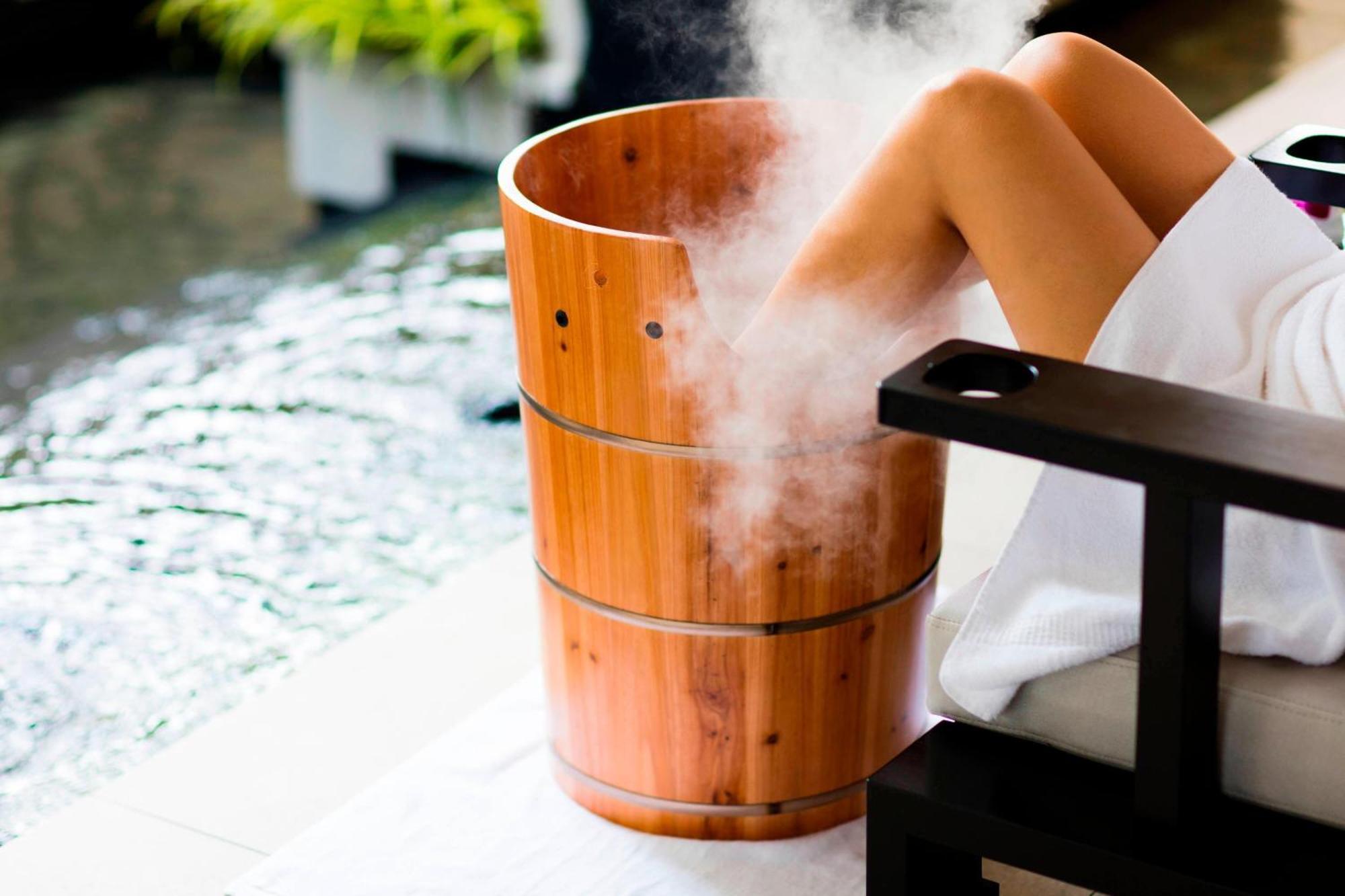 The Ritz-Carlton, Kuala Lumpur Hotel Exterior foto A foot bath