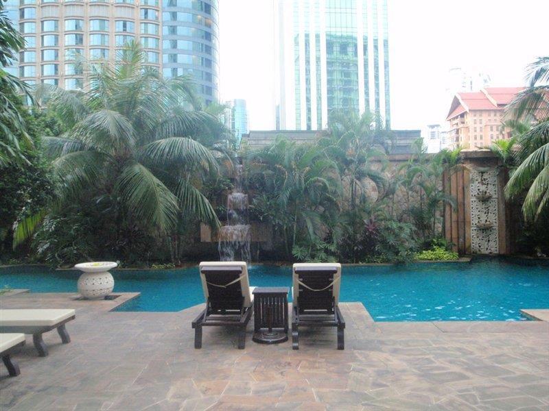 The Ritz-Carlton, Kuala Lumpur Hotel Exterior foto The pool at the Shangri-La Hotel, Kuala Lumpur